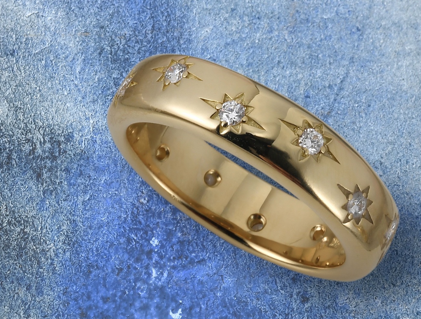 an 18k gold band with a diamond north star